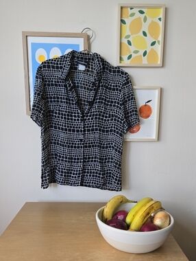 Vtg Black and White Mosaic Print Shirt